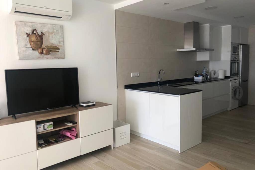 Apartamento Sea Frontline 'faraona'. Pool. Wifi *